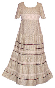 Платье из ситца с кружевом и атласными лентами